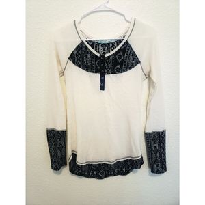 Long sleeve white and black shirt